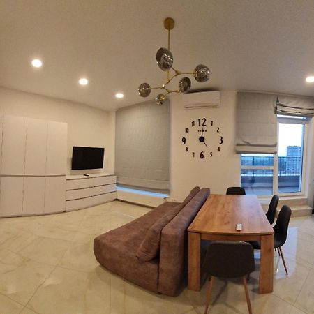 Apartplus - Затишні Апартаменти ドニプロペトロウシク エクステリア 写真